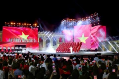 Le programme à la tour du Drapeau de Hanoï. Photo: VNA