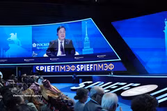 Le vice-Premier ministre permanent Pham Gia Tuc prend la parole lors de la séance d'ouverture du SPIEF. Photo : VNA