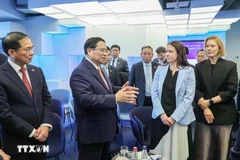 Le Premier ministre Pham Minh Chinh au Centre e-Estonia. Photo: VNA