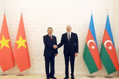 Le secrétaire général du Parti communiste du Vietnam, Tô Lâm, et le président d’Azerbaïdjan, Ilham Aliyev. Photo: VNA