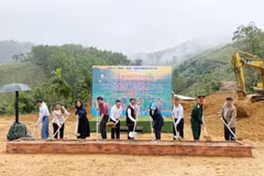 Cérémonie de mise en chantier de logements dans le cadre de la « Campagne Quang Trung » à la commune de Tra Tan. Photo : Journal de Da Nang