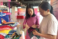 Le marché intérieur, fort de plus de 100 millions d'habitants, offre un potentiel considérable aux entreprises vietnamiennes. Photo : VNA