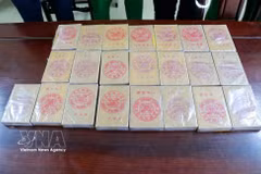 Saisie de 22 pains d’héroïne dans le cadre de l'affaire. Photo: VNA