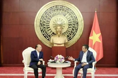 L’ambassadeur du Vietnam en Chine, Pham Thanh Binh (droite), et le vice-président de la région autonome Zhuang du Guangxi, Liao Pinhu. Photo: VNA