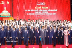 Le secrétaire général du Parti communiste du Vietnam et président du Vietnam, To Lam, participe à la cérémonie marquant le 120e anniversaire de l’Université nationale du Vietnam à Hanoï. Photo: VNA
