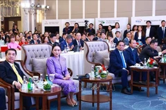 Les chefs des gouvernements vietnamien et thaïlandais lors de l'événement. Photo: VNA
