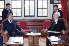 Le secrétaire général du Comité central du Parti communiste du Vietnam (PCV), Tô Lâm, et le président de la Chambre des Lords du Royaume-Uni, John McFall (baron McFall d’Alcluith). Photo:: VNA