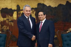 Le Premier ministre Pham Minh Chinh (à droite) et le secrétaire du Conseil de sécurité de la Fédération de Russie, Sergueï Choïgou. Photo: VNA