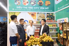 Présentation de produits OCOP de Hung Yen. Photo: tapchinongthonmoi.vn