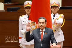 Le président de l’Assemblée nationale de la XVIe législature, Tran Thanh Man, prête serment. Photo : VNA