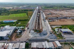 Route menant au parc industriel VSIP Can Tho à l'intersection avec la route nationale 80. Photo: VNA