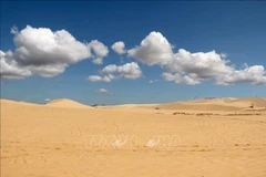 Situé à environ 60 km au nord du centre-ville de Phan Thiet, Bau Trang est un site touristique célèbre. Photo: VNA