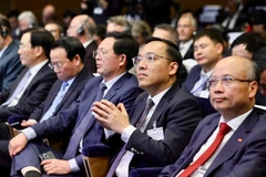 Des responsables du ministère de l'Industrie et du Commerce ont participé à des activités visant à déployer la coopération franco-vietnamienne dans le secteur de l'énergie. Photo : VNA