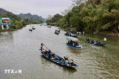 La fête de la Pagode des Parfums (Chua Huong) est l’un des festivals les plus célèbres du Nord. Photo: VNA