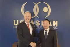 Le ministre l’Agriculture et de l'Environnement, Do Duc Duy, et Ted Osius, président et directeur général de l’USABC. Photo: VNA