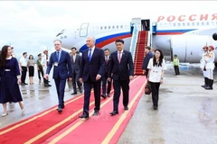Le président de la Douma d’État de Russie arrive à Hanoï pour une visite officielle au Vietnam. Photo: VNA