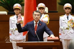 Le Premier ministre Le Minh Hung prête serment. Photo: VNA