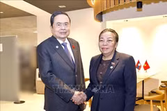 Le président de l’Assemblée nationale du Vietnam, Trân Thanh Mân, et la vice-présidente de l’Assemblée nationale du Laos, Sounthone Xayachack. Photo: VNA