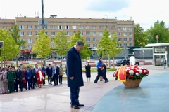 Le secrétaire général du Parti communiste du Vietnam (PCV), Tô Lâm, rend hommage au Président Hô Chi MInh. Photo: VNA