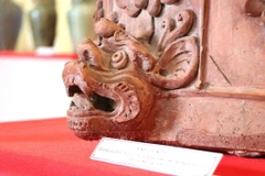 Motifs sur une céramique ancienne de Quang Duc. Photo : VNA