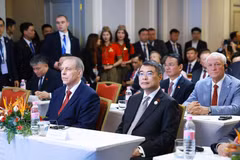 Le Premier ministre Le Minh Hung assiste à l'événement. Photo: VNA