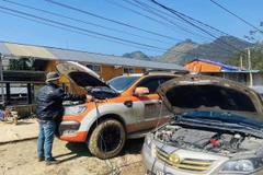 Depuis plus de dix ans, Tran Anh Diep parcourt les routes de sa région au volant de sa Toyota Corolla Altis pour porter secours, gratuitement, à des milliers d’automobilistes confrontés à une panne de batterie. Photo fournie par Tran Anh Diep
