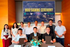 Signature du protocole d'accord de coopération stratégique entre la VBA, le groupe KuCoin et la société 1Matrix. Photo: VNA