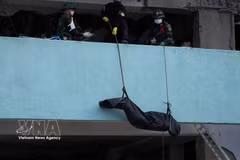 Les secouristes vietnamiens récupèrent les corps de 11 victimes au Venezuela. Photo: VNA