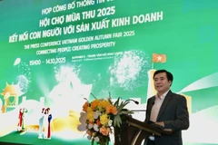 Le vice-ministre de l’Industrie et du Commerce Nguyên Sinh Nhât Tân s'exprime à la conférence de presse. Photo: VNA