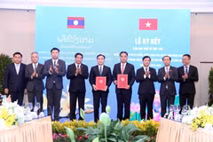Signature du protocole d’accord de coopération entre Ho Chi Minh-Ville et Vientiane pour la période 2026-2030. Photo: VNA
