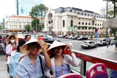 Le Vietnam a accueilli près de 10,7 millions de touristes étrangers au premier semestre. Photo: VNA