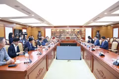 Séance de travail entre le ministère vietnamien des Finances et une délégation d'investisseurs internationaux conduite par le fonds de capital-risque Argor Capital. Photo: tapchikinhtetaichinh.vn