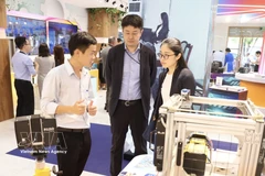 Des entreprises présentent leurs produits à la Semaine de l'industrie et de la technologie 2025. Photo: VNA