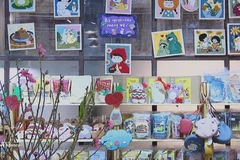 Ces dernières années, les activités DIY (Do It Yourself), notamment la fabrication de jouets faits main, ont connu une popularité croissante. Photo: VNA