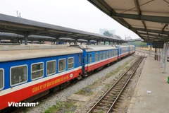 La Société par actions des chemins de fer du Vietnam a annoncé la suspension temporaire de dizaines de trains en raison des inondations et des glissements de terrain provoqués par le typhon Bualoi. Photo: VNA