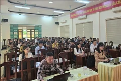 Des membres l’Association des agriculteurs à Mong Cai donnent des avis sur des mesures stratégiques et innovantes en faveur du triangle “agriculture – agriculteur – zone rurale”. Photo: VNA