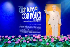 L’exposition thématique « Hô Chi Minh – Portrait d’un homme » s’est ouverte le 28 août au Centre d’exposition du Vietnam à Hanoï. Photo: VNA