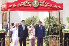 Cérémonie d’accueil en l’honneur du président vietnamien Luong Cuong. Photo: VNA