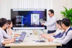 Le ministère de l'Intérieur prévoit de réduire le délai de délivrance des permis de travail aux étrangers au Vietnam de 36 à 10 jours. Photo: Vietnam+