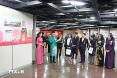 L’exposition « Hô Chi Minh – Symbole de notre temps » dans la ville de Fukuoka. Photo: VNA