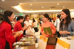 Présentation de produits touristiques de Ninh Binh. Photo: VNA