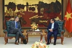 Le Premier ministre appelle la France à soutenir le développement du nucléaire au Vietnam