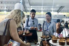 Des visiteurs à l'évènement « À la découverte de l’agriculture américaine ». Photo: VNA
