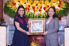 La vice-présidente Vo Thi Anh Xuân (droite) rencontre son homologue équatorienne Maria Jose Pinto Gonzalez Artigas