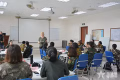 Des femmes Casques bleus participent à la formation à Hanoï. Photo: qdnd.vn
