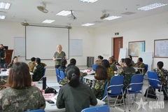 Des femmes Casques bleus participent à la formation à Hanoï. Photo: qdnd.vn