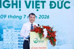 Le Premier ministre Le Minh Hung à la cérémonie d'inauguration de l’antenne de l’Hôpital de l’amitié Vietnam-Allemagne dans la province de Ninh Binh. Photo: VNA