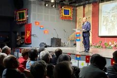 L'ambassadeur du Vietnam en France, Dinh Toan Thang à la cérémonie à Paris commémorant le 50e anniversaire de la libération du Sud et de la réunification nationale. Photo: VNA