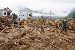 De fortes pluies ayant frappé la province montagneuse de Lai Chau du 15 au 17 juillet ont provoqué des crues soudaines et des glissements de terrain, entraînant d'importantes pertes humaines et matérielles. Photo : VNA