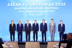 Le Premier ministre Le Minh Hung (centre), ses homologues thaïlandais, cambodgien, lao et timorais et le secrétaire général de l'ASEAN, à la cérémonie d'ouverture du Forum sur l’avenir de l’ASEAN 2026. Photo: VNA